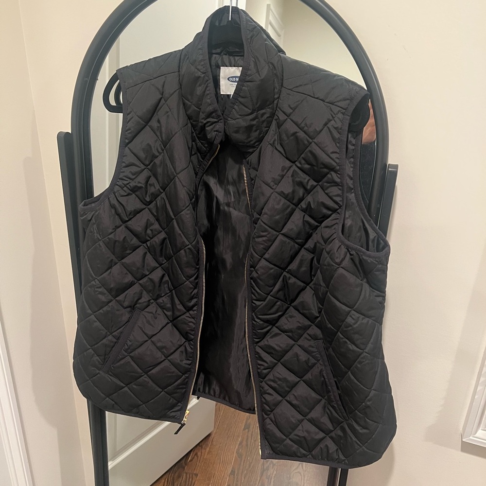 Old Navy Quilted Best with Zipper - Black Size XL